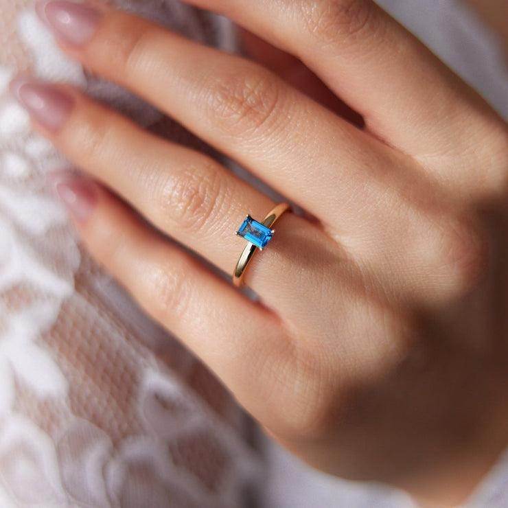 14k Gold Blue Baguette Stone Ring