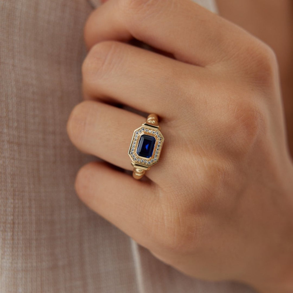 14k Gold Surrounded Navy Blue Baguette Fancy Ring