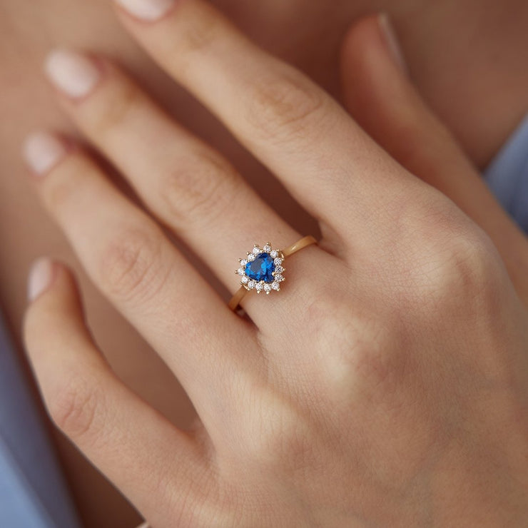 14k Gold Sapphire Blue Looking Heart Ring